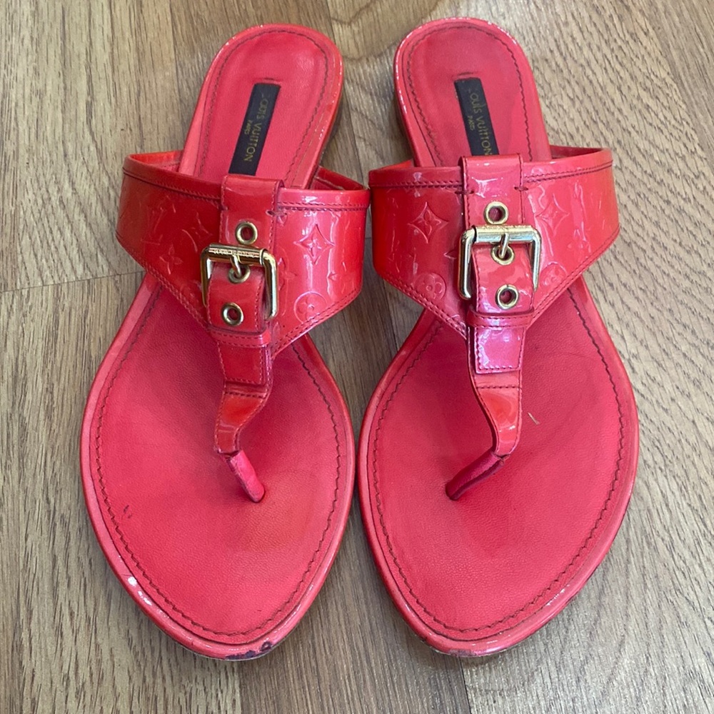 Louis Vuitton Patent Leather Flip Flops In Pink